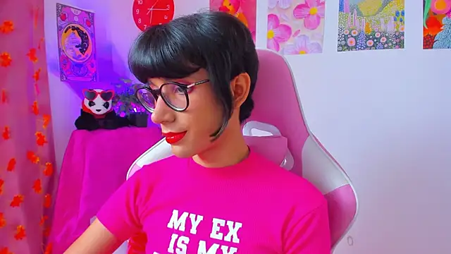 Snapshot of Madeline_21 chatting on April 4, 2026, 12:13 pm Madeline 21 online show from April 4, 2026, 12:13 pm