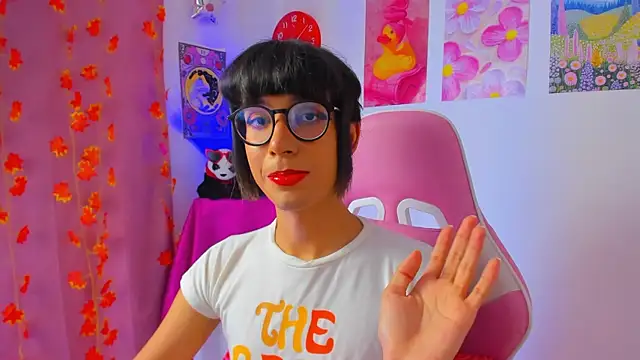 Snapshot of Madeline_21 chatting on April 5, 2026, 1:08 pm Madeline 21 online show from April 5, 2026, 1:08 pm