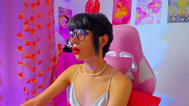 Snapshot of Madeline_21 chatting on April 10, 2026, 12:10 pm Madeline 21 online show from April 10, 2026, 12:10 pm