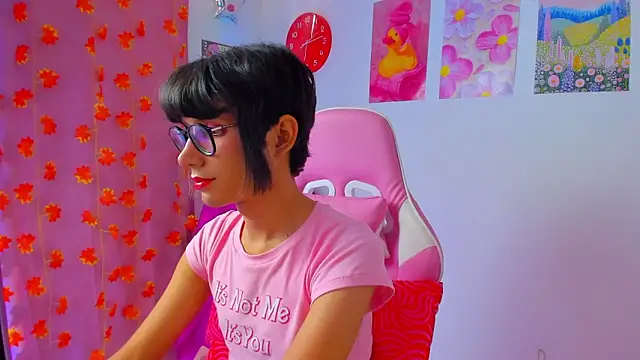 Snapshot of Madeline_21 chatting on April 12, 2026, 12:10 pm Madeline 21 online show from April 12, 2026, 12:10 pm