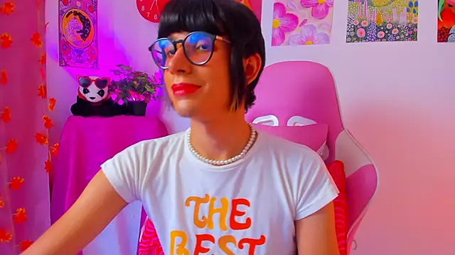 Snapshot of Madeline_21 chatting on April 13, 2026, 12:54 pm Madeline 21 online show from April 13, 2026, 12:54 pm