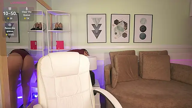 MandyCollins online show from April 15, 2026, 11:39 am