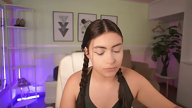 MandyCollins online show from April 16, 2026, 11:44 am