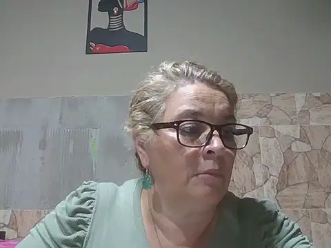 momismilf544 online show from March 28, 2026, 2:44 am