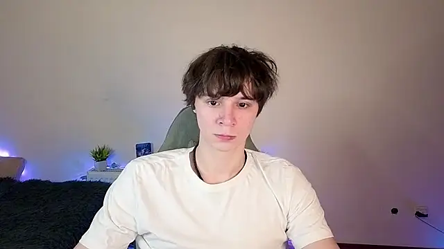 AnthonyCuutie online show from May 25, 2026, 4:51 am