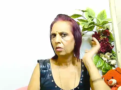 Hot queen58 online show from June 28, 2026, 6:19 am