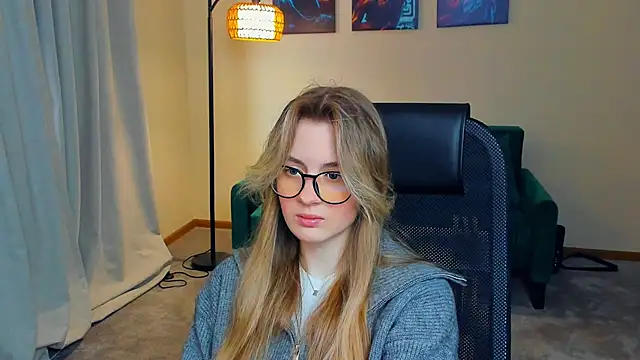 Snapshot of DortheaHupy chatting on March 1, 2026, 7:32 am DortheaHupy online show from March 1, 2026, 7:32 am