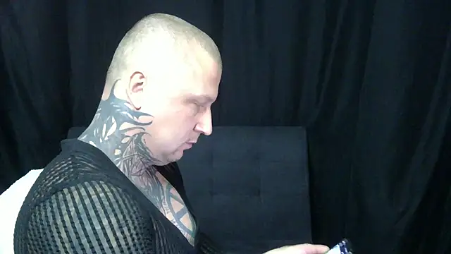 Snapshot of devilWithTats chatting on April 18, 2026, 8:51 am devilWithTats online show from April 18, 2026, 8:51 am