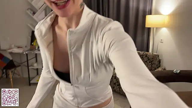 Lolatatee online show from May 15, 2026, 5:31 pm