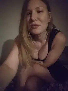 Snapshot of August_Shine chatting on June 3, 2026, 5:18 pm August Shine online show from June 3, 2026, 5:18 pm