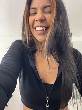 VioletaHills  online show from June 19, 2026, 12:09 pm