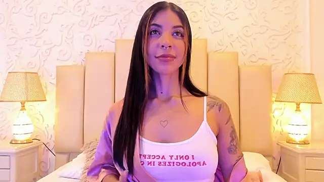 VioletaHills  online show from June 24, 2026, 12:37 pm