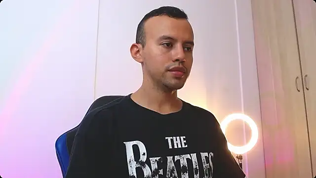 Snapshot of Damian_Wish chatting on March 8, 2026, 1:14 am Damian Wish online show from March 8, 2026, 1:14 am