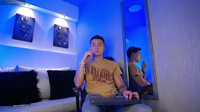 Snapshot of DIEGO_JONES chatting on March 27, 2026, 1:22 pm DIEGO JONES online show from March 27, 2026, 1:22 pm