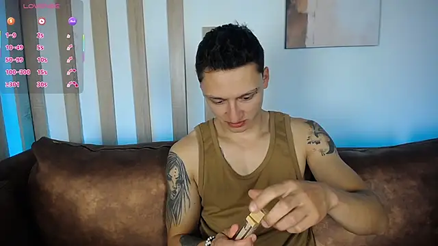 Snapshot of DIEGO_JONES chatting on June 19, 2026, 1:04 pm DIEGO JONES online show from June 19, 2026, 1:04 pm