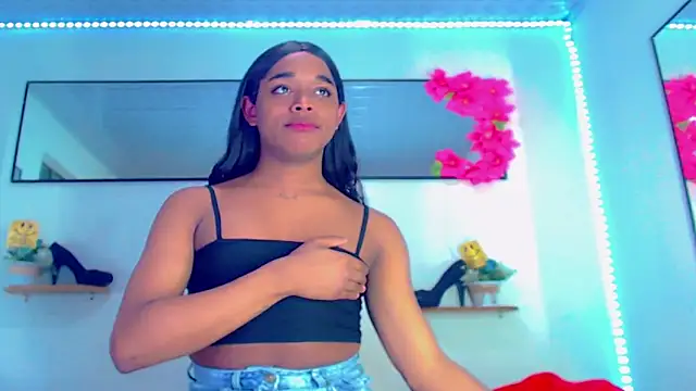 Snapshot of Nashla_D_- chatting on April 15, 2026, 10:32 pm Nashla D - online show from April 15, 2026, 10:32 pm