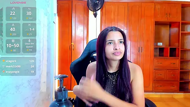 Snapshot of lizzie_skinny chatting on April 4, 2026, 7:00 pm lizzie skinny online show from April 4, 2026, 7:00 pm
