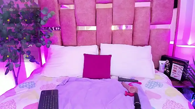 Snapshot of lucy_davies chatting on March 6, 2026, 12:12 pm lucy davies online show from March 6, 2026, 12:12 pm