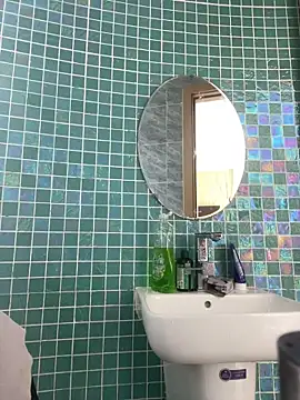 Snapshot of Swee-x1 chatting on March 2, 2026, 6:14 am Swee-x1 online show from March 2, 2026, 6:14 am