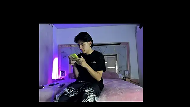 Snapshot of monky_0002 chatting on March 12, 2026, 11:33 pm monky 0002 online show from March 12, 2026, 11:33 pm