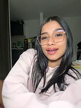 Snapshot of Bella_Smithe chatting on March 8, 2026, 12:42 pm Bella Smithe online show from March 8, 2026, 12:42 pm