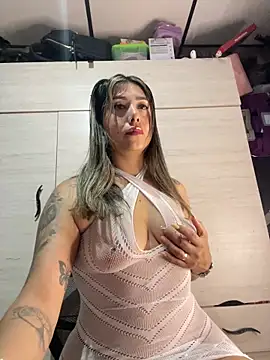 stefanyqueen69 online show from May 6, 2026, 1:16 pm