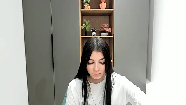 Snapshot of DevoraWitt chatting on March 5, 2026, 8:43 am DevoraWitt online show from March 5, 2026, 8:43 am