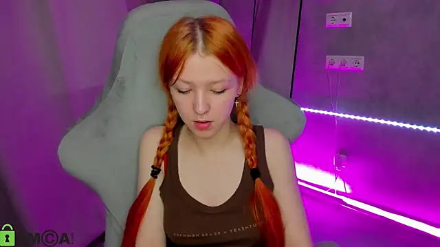 Emma Dusk online show from May 20, 2026, 12:39 am