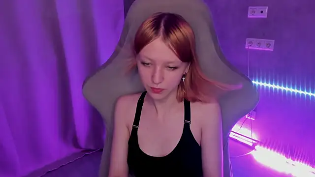 Emma Dusk online show from July 6, 2026, 1:02 am
