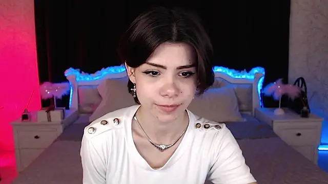 llittle-peachh online show from March 9, 2026, 4:00 pm