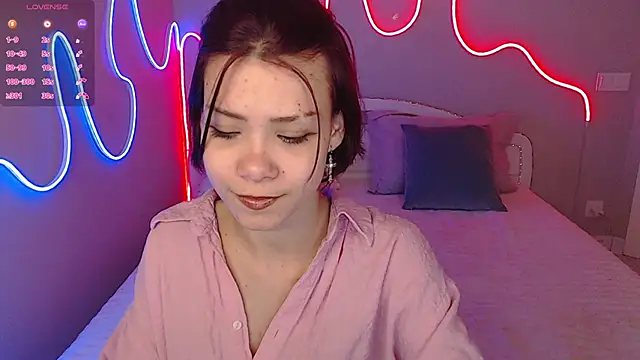 llittle-peachh online show from April 7, 2026, 7:58 pm