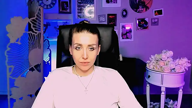 Snapshot of MonicaRiley chatting on March 10, 2026, 3:50 pm MonicaRiley online show from March 10, 2026, 3:50 pm