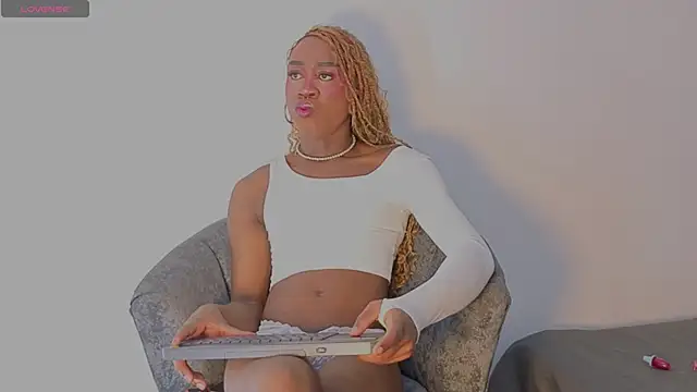 Snapshot of brit_davis chatting on March 3, 2026, 2:56 pm brit davis online show from March 3, 2026, 2:56 pm