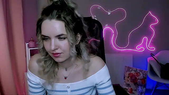 Snapshot of AliceSmite chatting on March 10, 2026, 3:28 pm AliceSmite online show from March 10, 2026, 3:28 pm