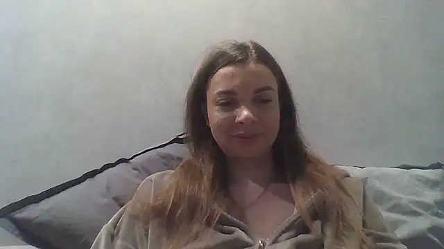 Snapshot of Luna2547 chatting on March 18, 2026, 4:32 pm Luna2547 online show from March 18, 2026, 4:32 pm