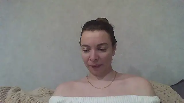 Snapshot of Luna2547 chatting on March 19, 2026, 6:23 pm Luna2547 online show from March 19, 2026, 6:23 pm