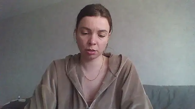 Snapshot of Luna2547 chatting on April 6, 2026, 2:51 pm Luna2547 online show from April 6, 2026, 2:51 pm