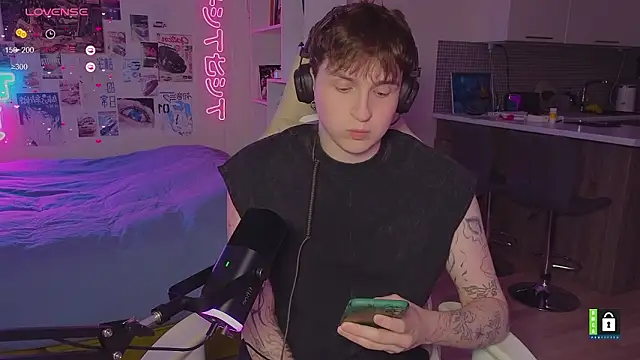 Snapshot of c-ypher chatting on March 4, 2026, 2:01 pm c-ypher online show from March 4, 2026, 2:01 pm