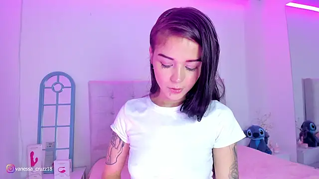 Snapshot of Vanessa_cruz_18 chatting on April 6, 2026, 8:32 pm Vanessa cruz 18 online show from April 6, 2026, 8:32 pm