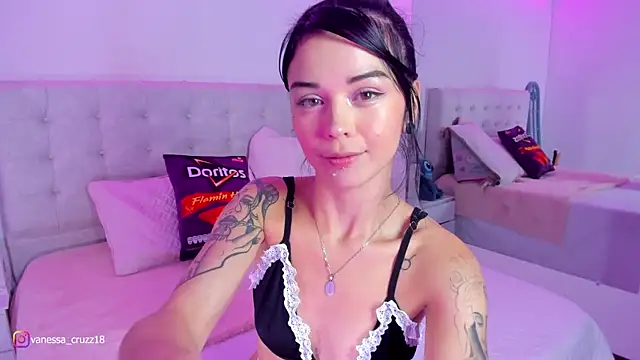 Snapshot of Vanessa_cruz_18 chatting on April 14, 2026, 2:28 am Vanessa cruz 18 online show from April 14, 2026, 2:28 am