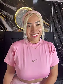 ManuelaVeeleez online show from June 17, 2026, 5:43 am
