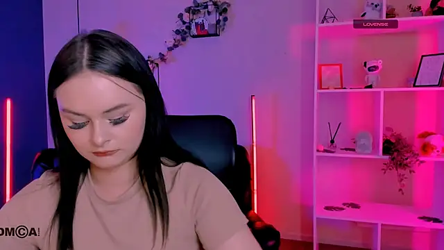 miss courtney  online show from May 7, 2026, 8:42 am