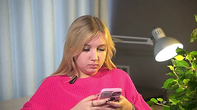 Snapshot of SinaHovey chatting on March 4, 2026, 9:48 am SinaHovey online show from March 4, 2026, 9:48 am