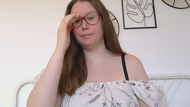 Snapshot of CelineThompson chatting on March 6, 2026, 12:34 pm CelineThompson online show from March 6, 2026, 12:34 pm