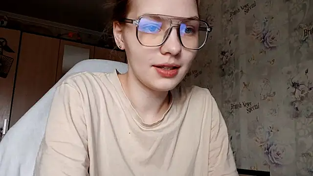 Snapshot of Emmaheartley chatting on March 13, 2026, 5:36 am Emmaheartley online show from March 13, 2026, 5:36 am