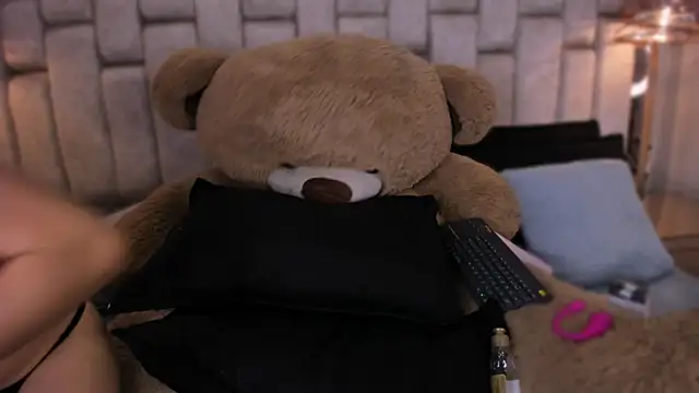 FoxxxyPink online show from May 11, 2026, 8:06 pm