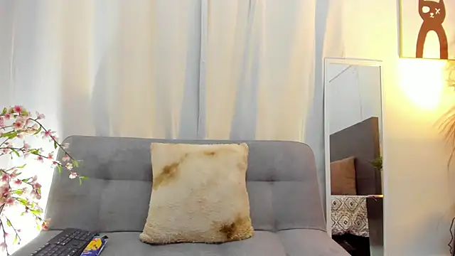 KahiaSmith online show from July 16, 2026, 1:50 pm