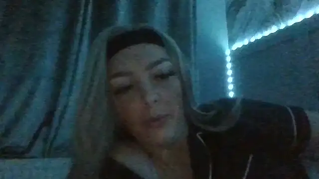 Snapshot of LusciousLailax chatting on March 3, 2026, 10:59 pm LusciousLailax online show from March 3, 2026, 10:59 pm