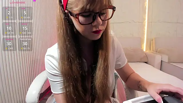 Snapshot of LailaCutee chatting on March 6, 2026, 9:00 pm LailaCutee online show from March 6, 2026, 9:00 pm