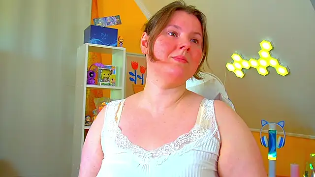 MelodyMoores online show from June 20, 2026, 6:27 am